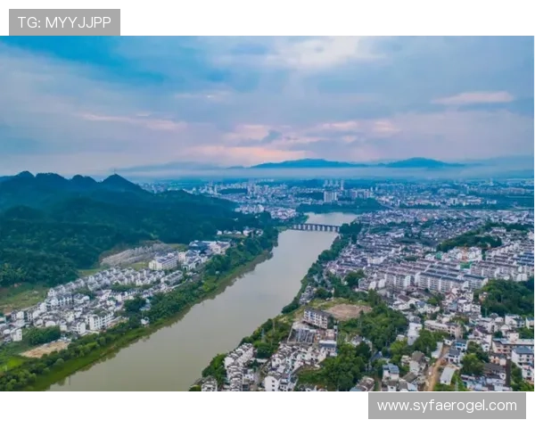 足球明星畅游中国夜景美景尽收眼底感受文化魅力与城市风情